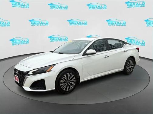 Pearl White Tricoat 2024 Nissan Altima 2.5 SV