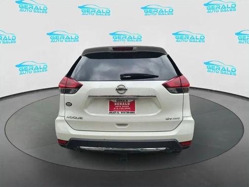 White 2019 Nissan Rogue SV