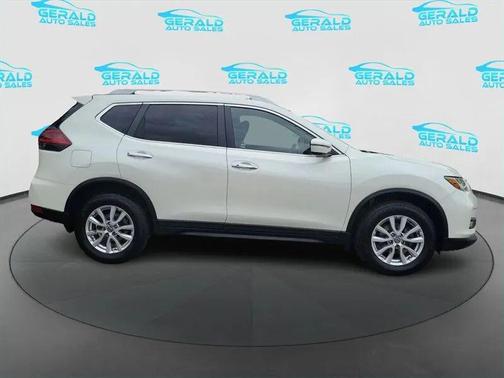 White 2019 Nissan Rogue SV