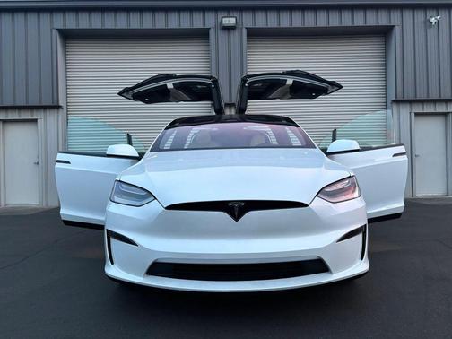 Pearl White Multi-Coat 2023 Tesla Model X Standard Range