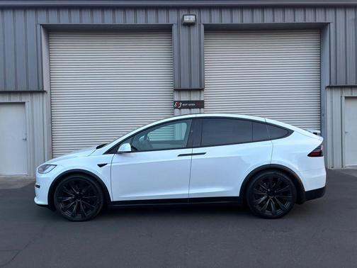 Pearl White Multi-Coat 2023 Tesla Model X Standard Range