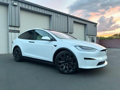Pearl White Multi-Coat 2023 Tesla Model X Standard Range