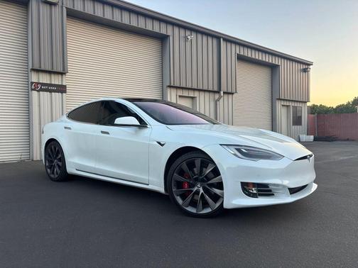 Pearl White Multi-Coat 2018 Tesla Model S 100D