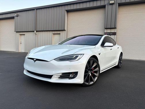 Pearl White Multi-Coat 2018 Tesla Model S 100D