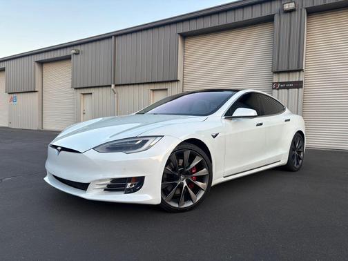 Pearl White Multi-Coat 2018 Tesla Model S 100D