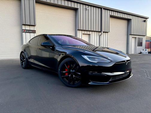 Solid Black 2023 Tesla Model S Plaid