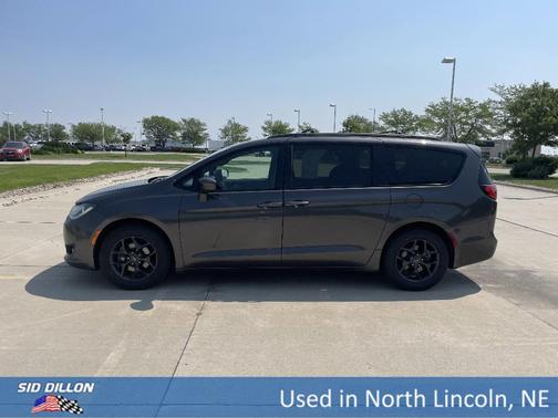2019 Chrysler Pacifica Touring-L