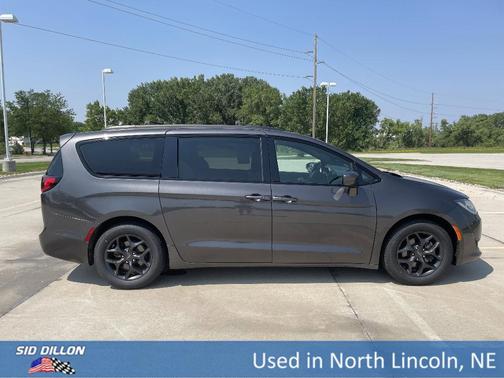2019 Chrysler Pacifica Touring-L