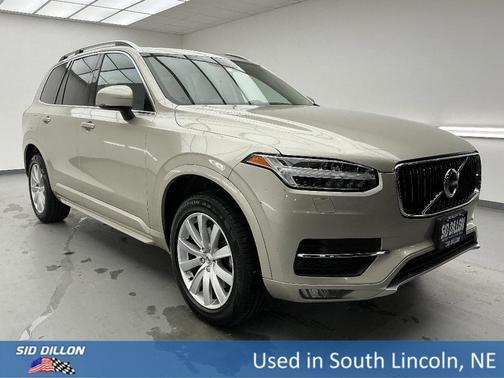 2016 Volvo XC90 T6 Momentum