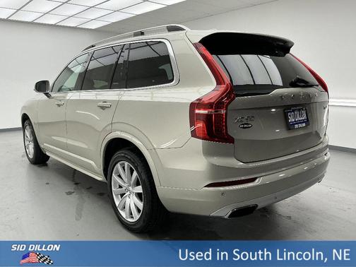 2016 Volvo XC90 T6 Momentum