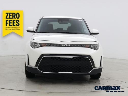 White 2023 Kia Soul LX