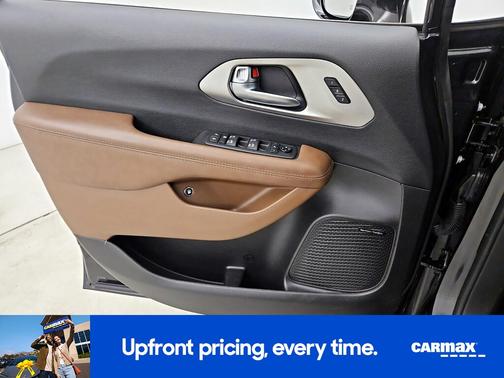 Black 2021 Chrysler Pacifica Hybrid Limited