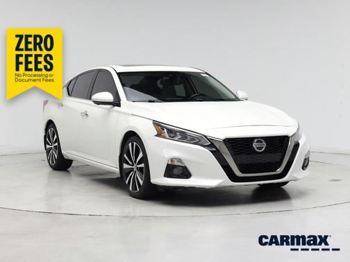 White 2019 Nissan Altima Platinum