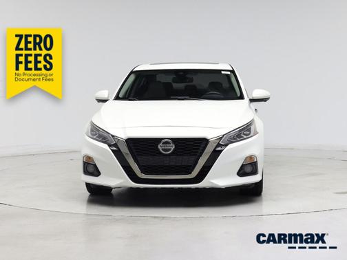 White 2019 Nissan Altima Platinum