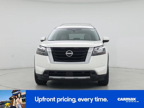 White 2024 Nissan Pathfinder SL