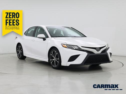 White 2019 Toyota Camry SE
