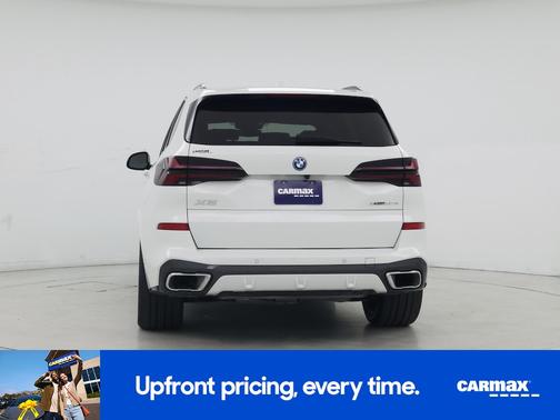 White 2025 BMW X5 PHEV xDrive50e