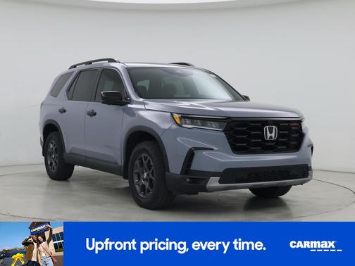 Gray 2025 Honda Pilot Trailsport