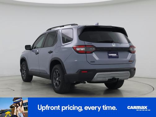 Gray 2025 Honda Pilot Trailsport