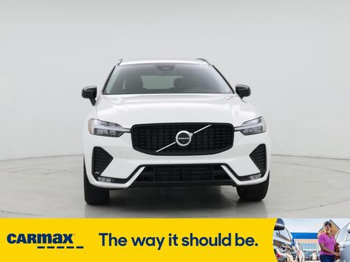 2023 Volvo XC60 B5 Plus Dark Theme