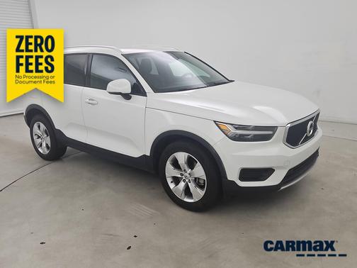White 2020 Volvo XC40 T4 Momentum