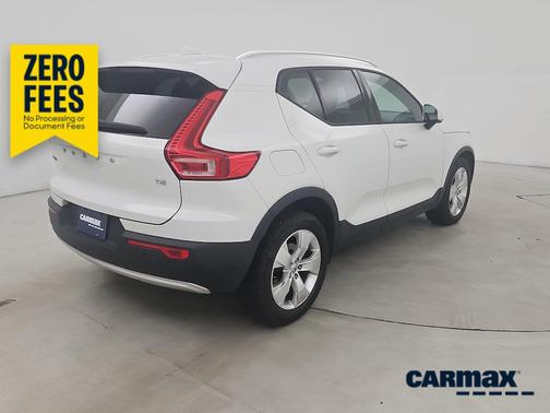 White 2020 Volvo XC40 T4 Momentum