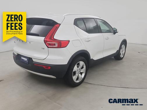 White 2020 Volvo XC40 T4 Momentum