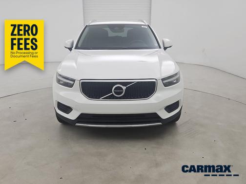 White 2020 Volvo XC40 T4 Momentum