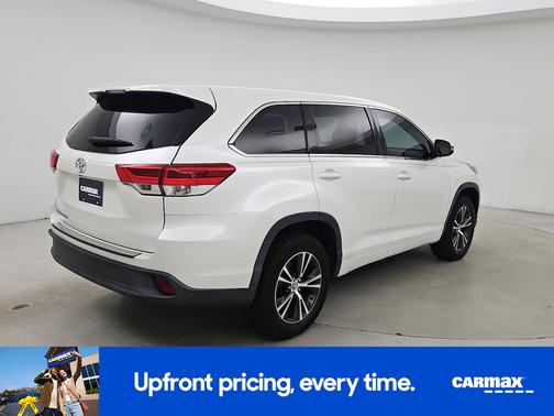 White 2018 Toyota Highlander LE