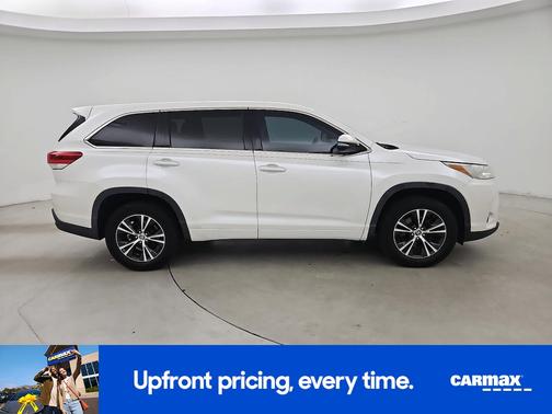 White 2018 Toyota Highlander LE