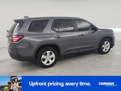 Gray 2023 Honda Pilot LX