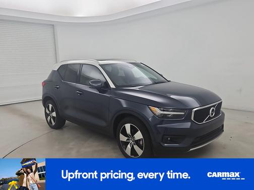 Blue 2021 Volvo XC40 T5 Momentum