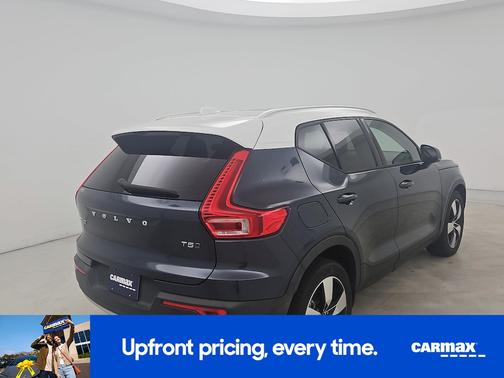 Blue 2021 Volvo XC40 T5 Momentum