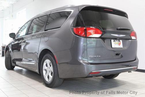Photo 2 of 21 of 2017 Chrysler Pacifica Touring-L Plus
