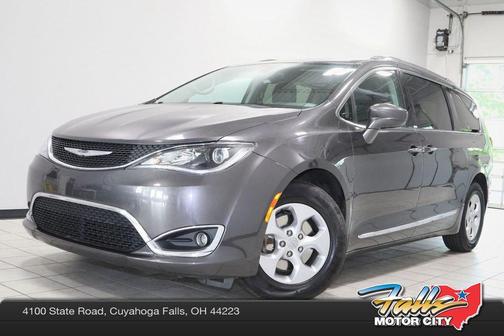 Photo 1 of 21 of 2017 Chrysler Pacifica Touring-L Plus