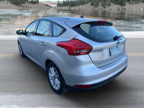Ingot Silver Metallic 2017 Ford Focus SE