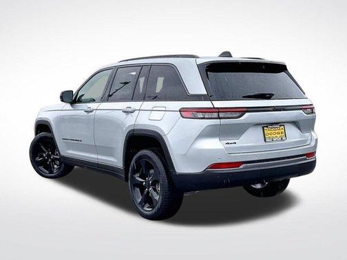 Silver Zynith 2026 Jeep Grand Cherokee Limited