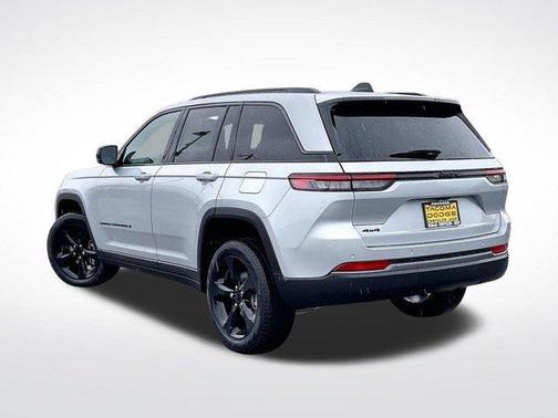 Silver Zynith 2026 Jeep Grand Cherokee Limited