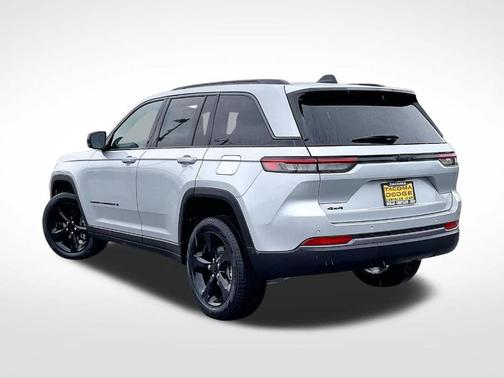 Silver Zynith 2026 Jeep Grand Cherokee Limited
