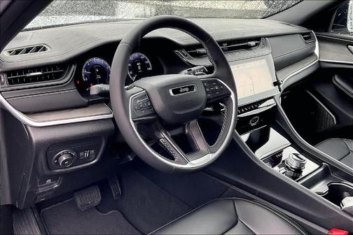 Silver Zynith 2026 Jeep Grand Cherokee Limited
