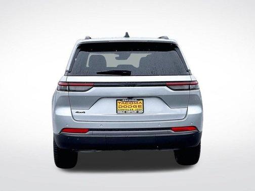 Silver Zynith 2026 Jeep Grand Cherokee Limited