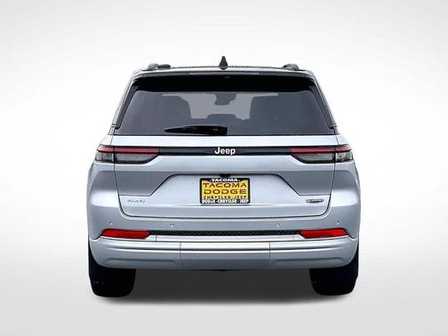 Silver Zynith 2026 Jeep Grand Cherokee Summit