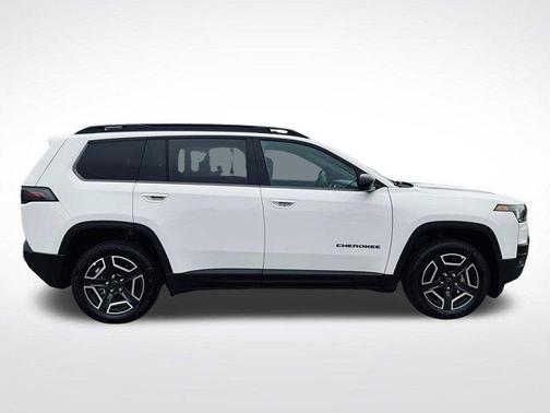 Bright White Clearcoat 2026 Jeep Cherokee LAREDO/LIMITED