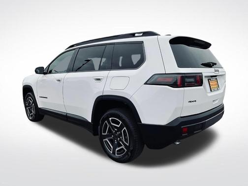 Bright White Clearcoat 2026 Jeep Cherokee LAREDO/LIMITED