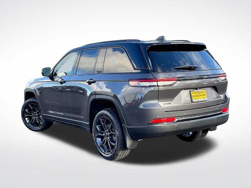 Metallic 2025 Jeep Grand Cherokee Limited