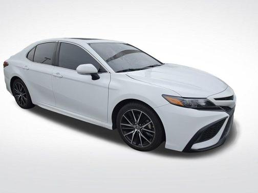 Ice 2023 Toyota Camry SE