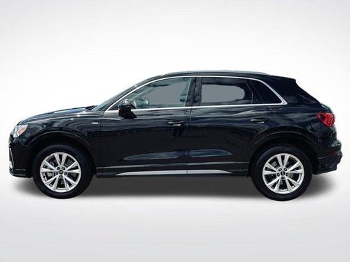 Mythos Black Metallic 2025 Audi Q3 45 S line Premium