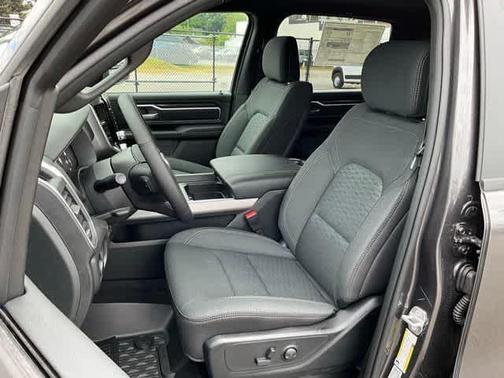 Granite Crystal Clearcoat Metallic 2026 RAM 1500 Big Horn/Lone Star