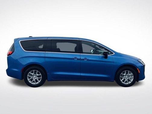 Hydro Blue Pearlcoat 2027 Chrysler Pacifica SELECT