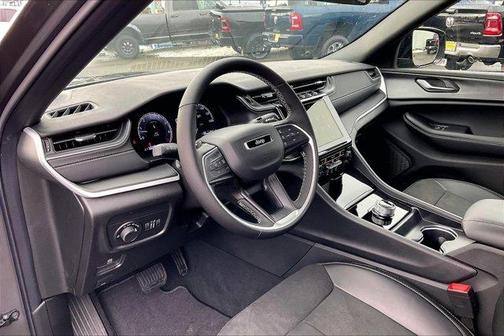 Metallic 2025 Jeep Grand Cherokee Laredo
